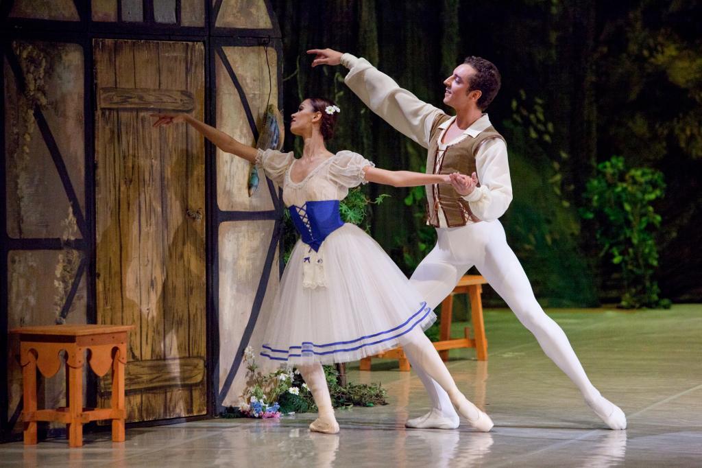 芭蕾舞蹈大袜怎么穿,为什么跳芭蕾要穿长袜