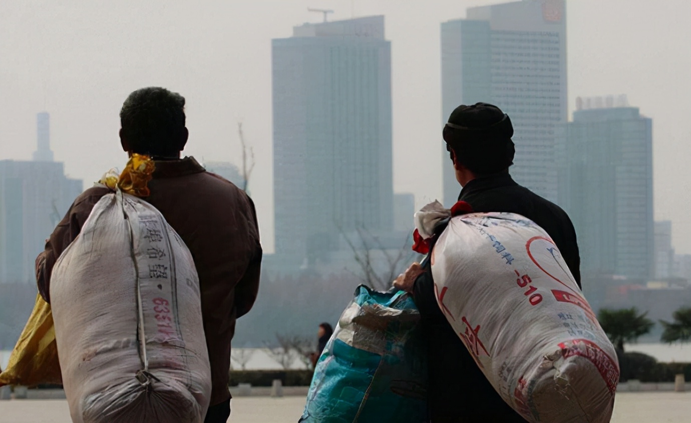 在国外乞讨的四川小伙,四川小伙在巴西回国