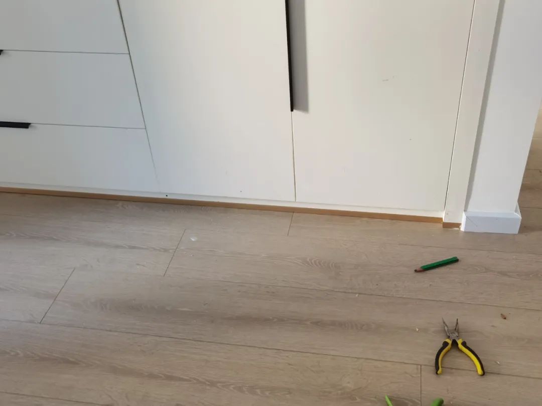 金属条自己怎么装,轻奢金属条怎么安装