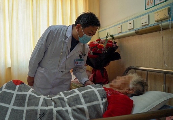 千里慕名求医精心施术病除——*安泰**市第一人民医院消化内科为辽宁九旬患者成功实施内镜下食管射频消融治疗