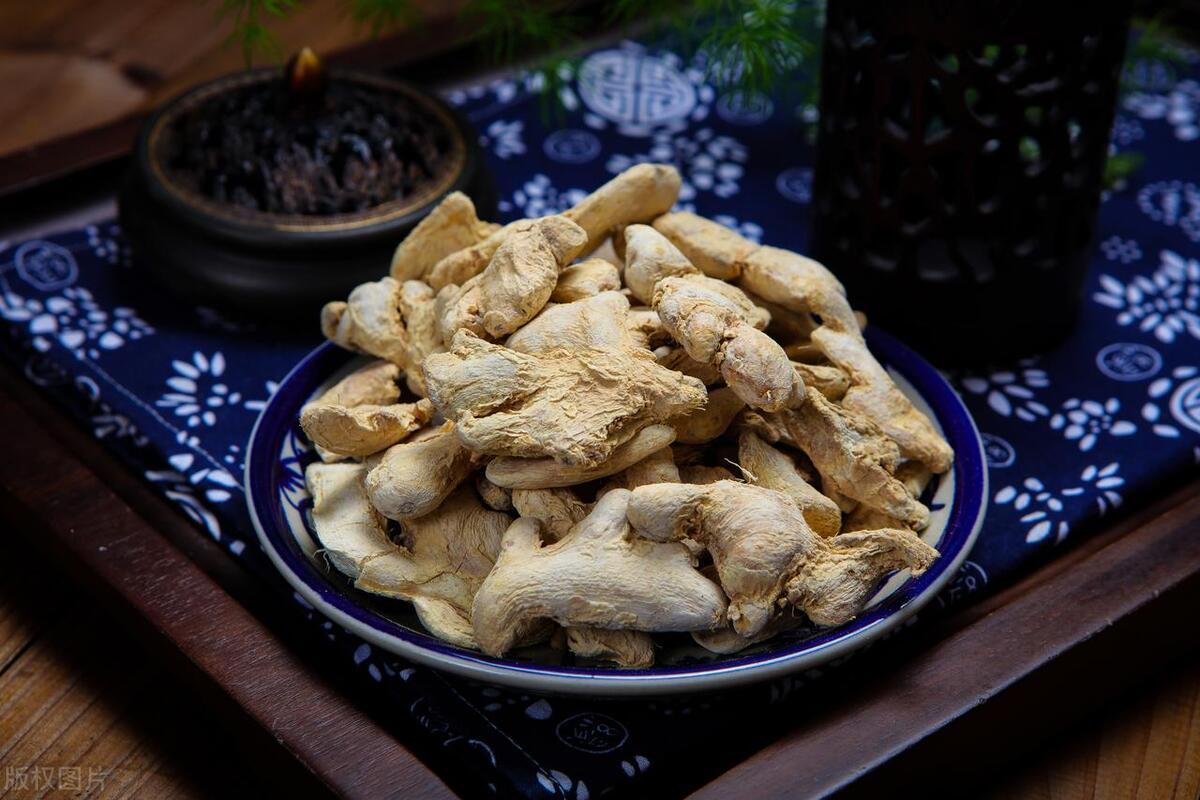 眼袋重脾阳虚,阳气升起来就没有眼袋了