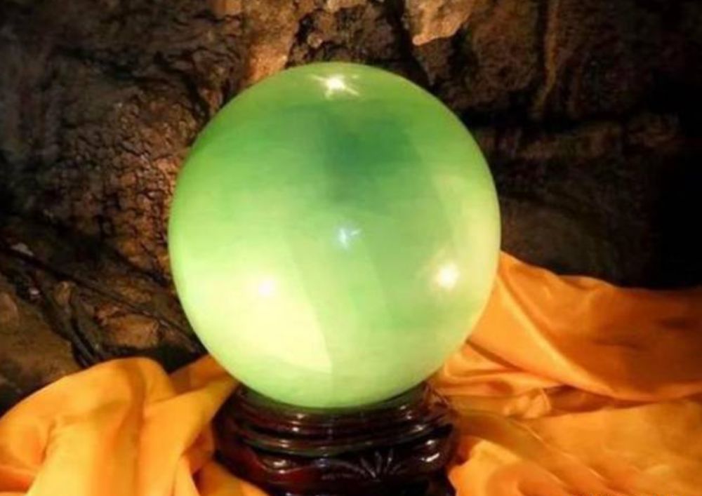 男子挖到巨型夜明珠,男子挖出价值22亿夜明珠