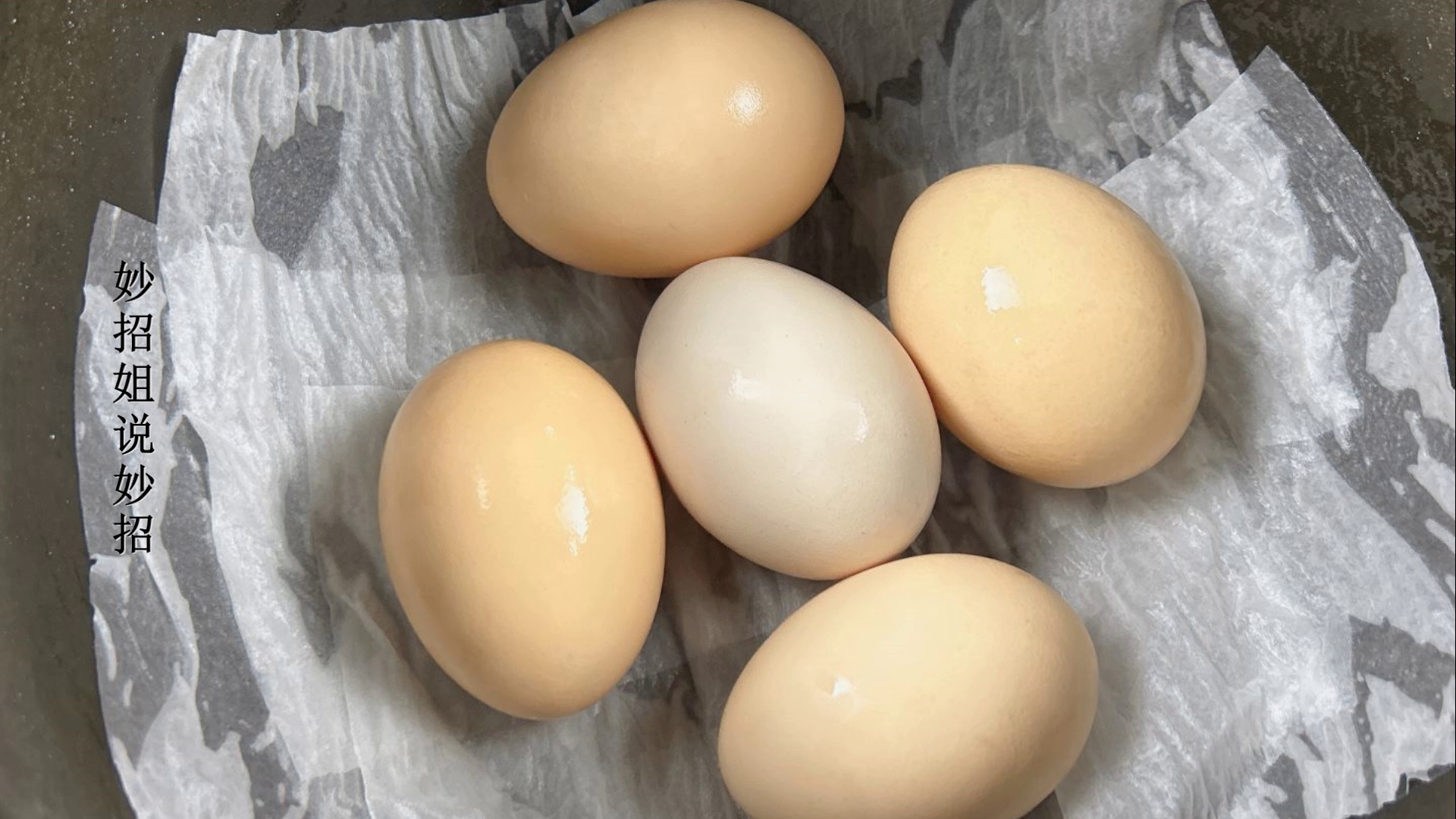 怎么煮鸡蛋让蛋壳变得很硬,怎么煮鸡蛋鸡蛋不破壳