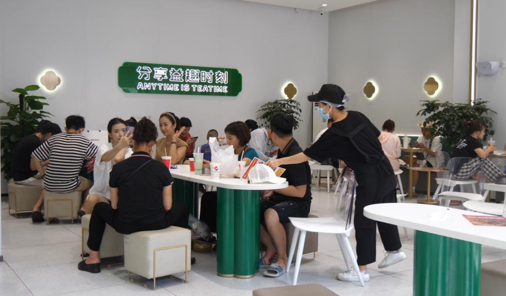 高温冷饮店火爆场面,高温炙烤南亚和东南亚多国