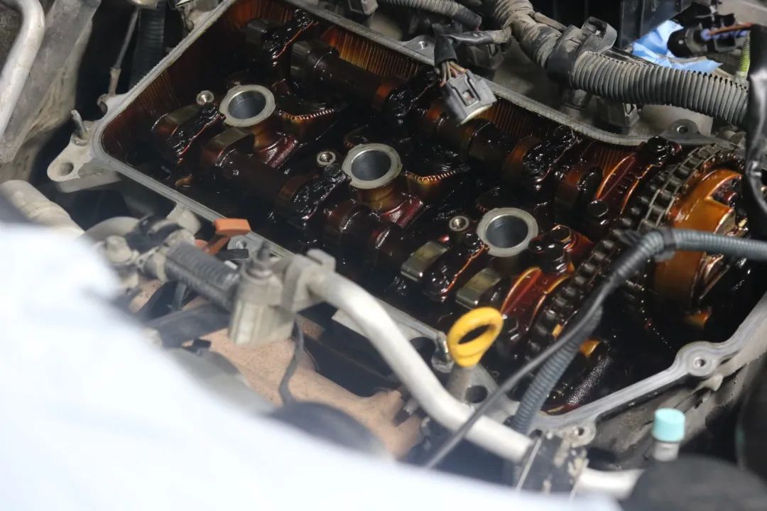 2003年的丰田老霸道，33万公里“车况残旧”，翻新复活变新车