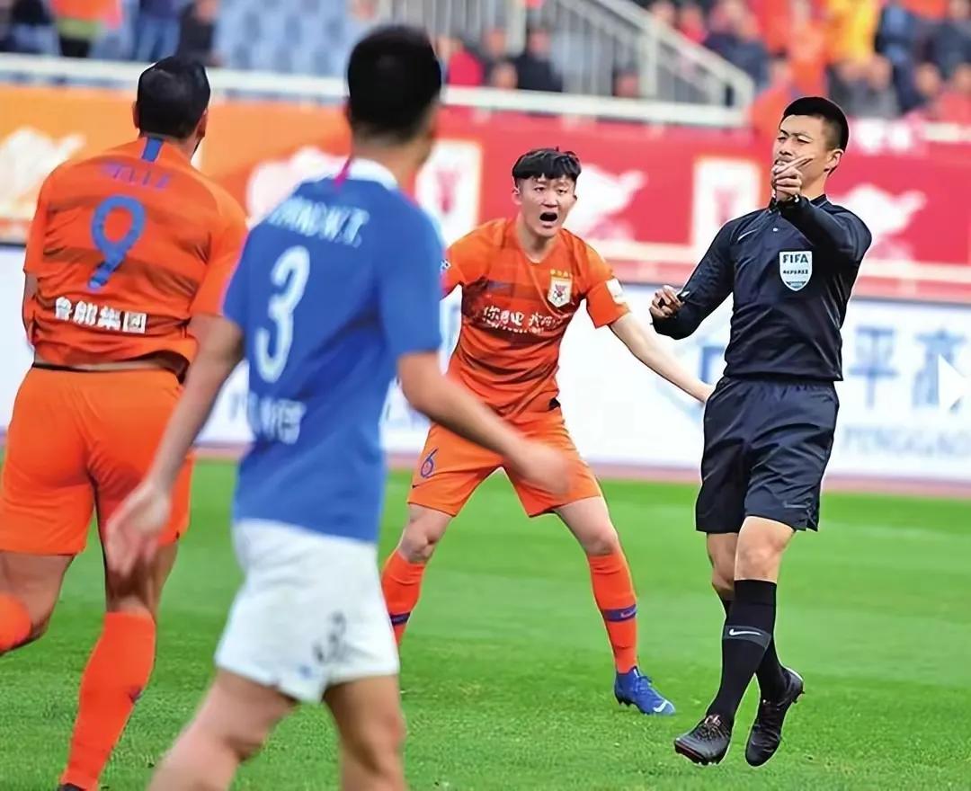 中国足球赛季十大争议判罚,中国足球最惹争议的判罚