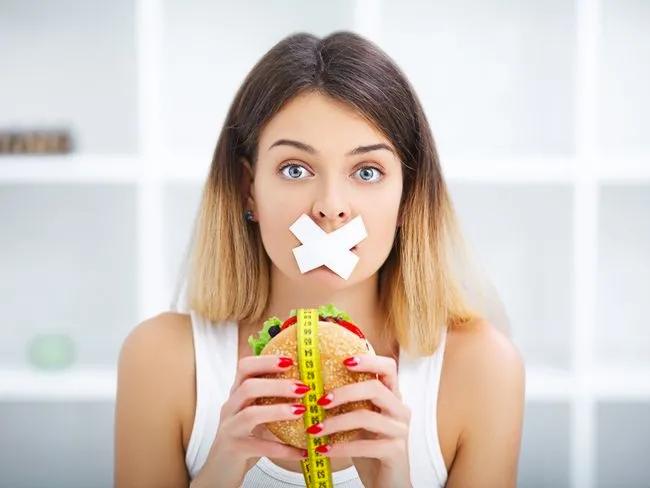 晚餐太晚会长胖吗,晚餐吃太饱太迟的坏处