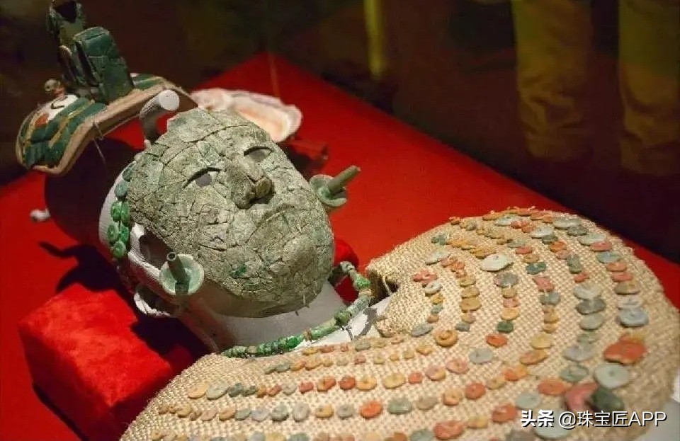 怎么区分危料和真正的翡翠,翡翠危料到底是什么