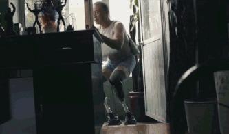 从截肢患癌到比肩姚明,还被吴京拍成电影,他是中国最牛的老头?