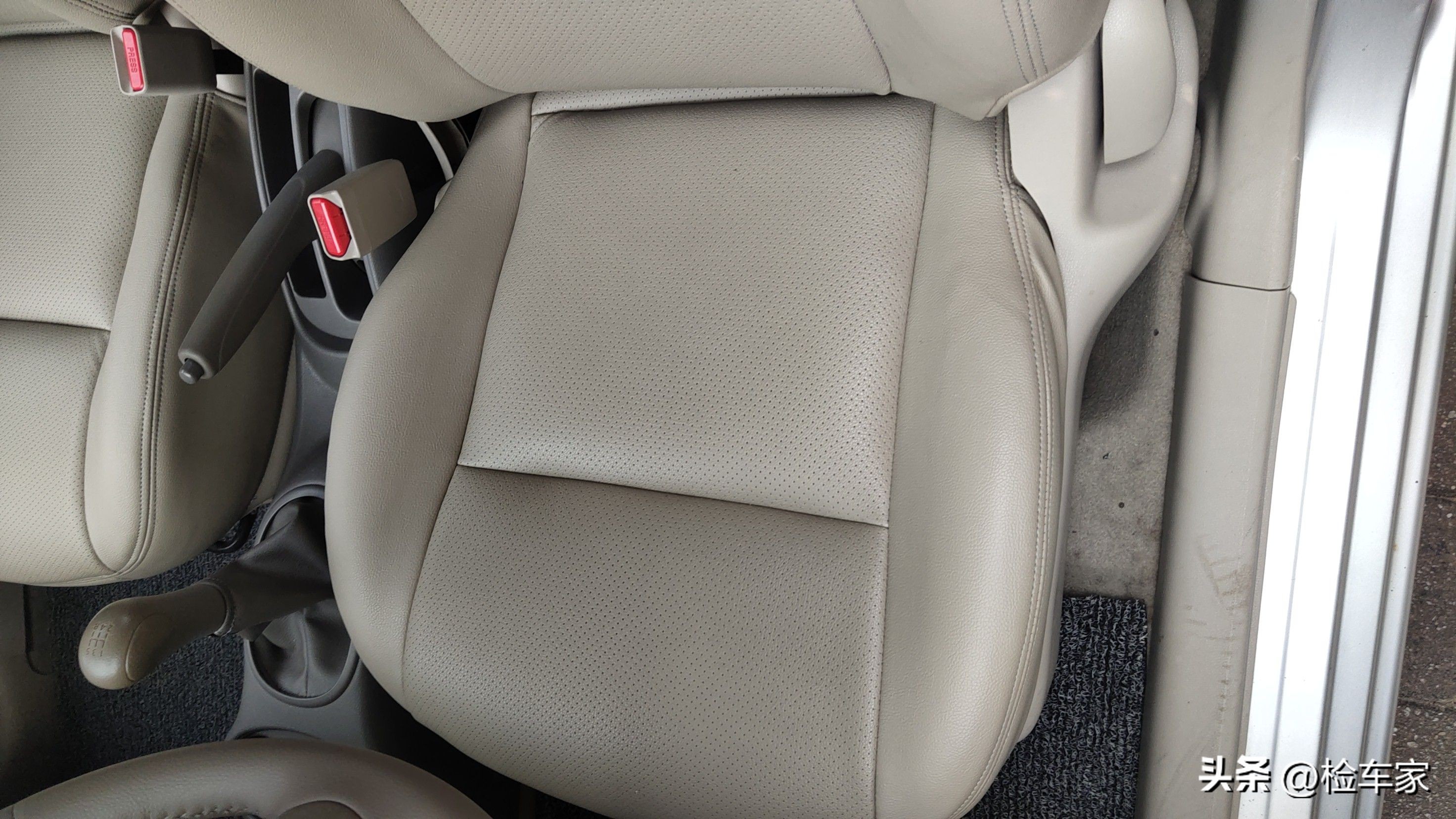 8年只开了不到2万公里的车能买不,8年才2万公里的车需要换轮胎吗