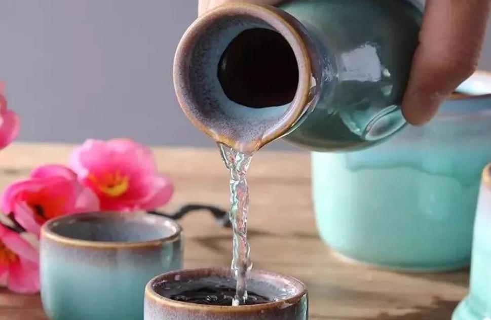 白酒里面加什么一喝就醉,纯粮酒添加植物油喝了会怎么样