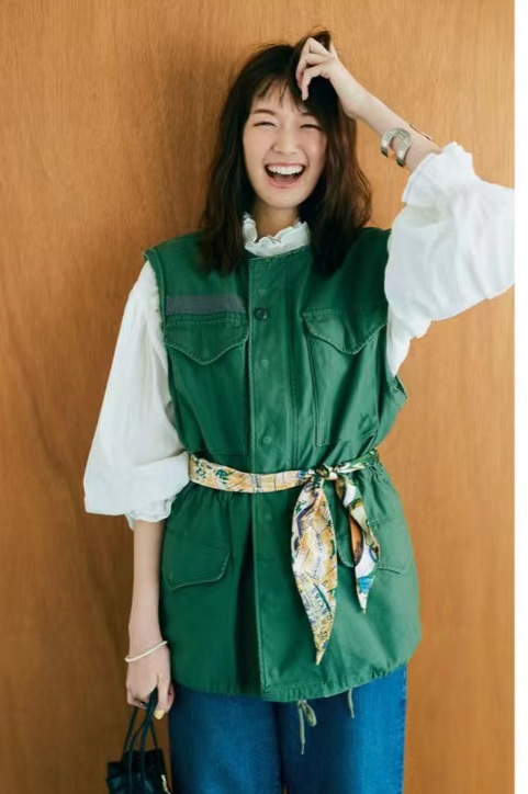 春天系“丝巾”，凭什么好看？这2个精髓，优雅女人如获至宝