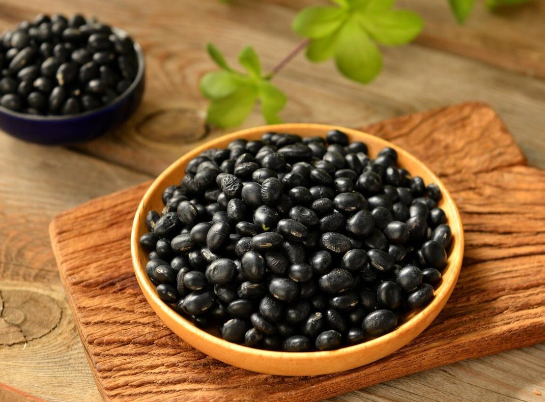 吃黄豆黑豆青豆的好处,冬天吃黄豆还是吃黑豆好