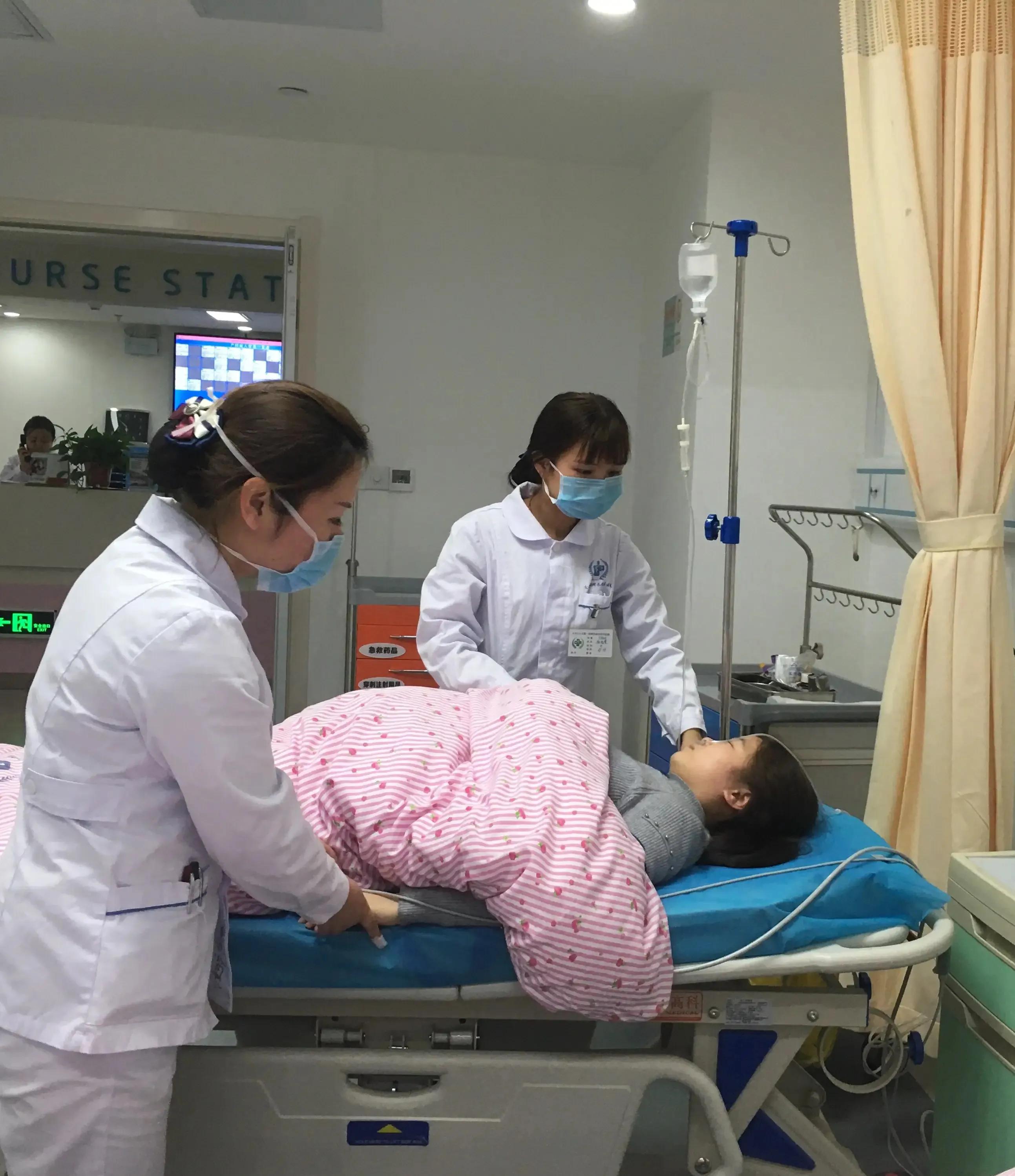 28岁女子同房后下腹部剧烈疼痛，医生查看后说：腹腔有积血需手术