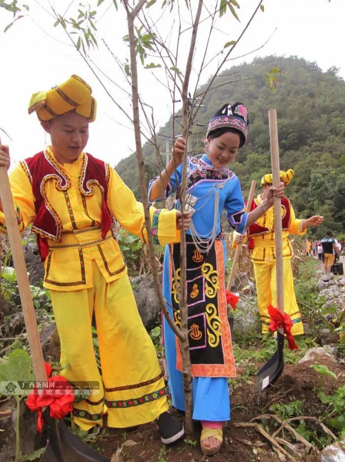 五十六个民族服饰视频,五十六个民族服饰完整版