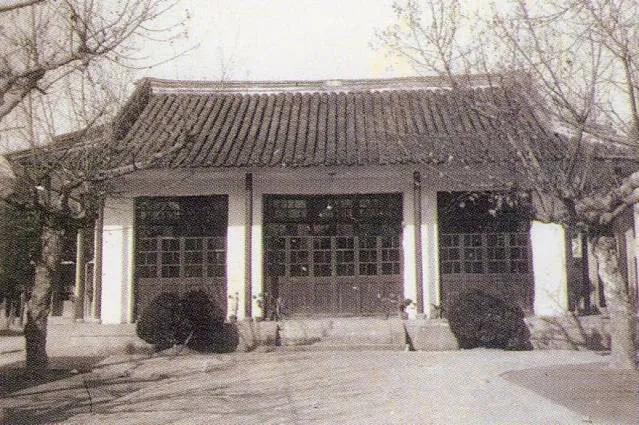 藏书楼补遗之传是楼：徐乾学的政治投机和编纂传奇