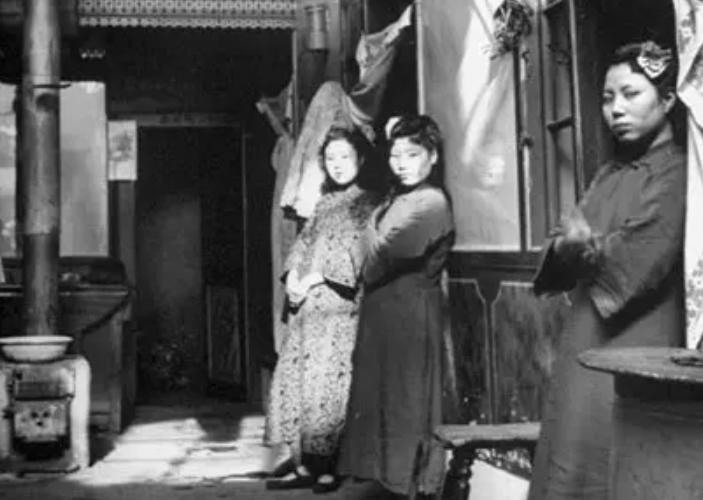 蒋介石的炒股经历，数次被“割韭菜”负债累累，最终如何还上的？