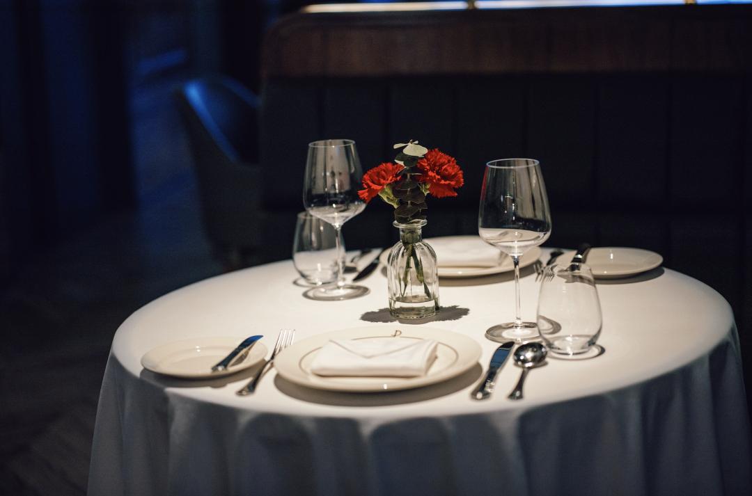 配备一星米其林黑珍珠餐厅,比米其林黑珍珠高端的餐厅