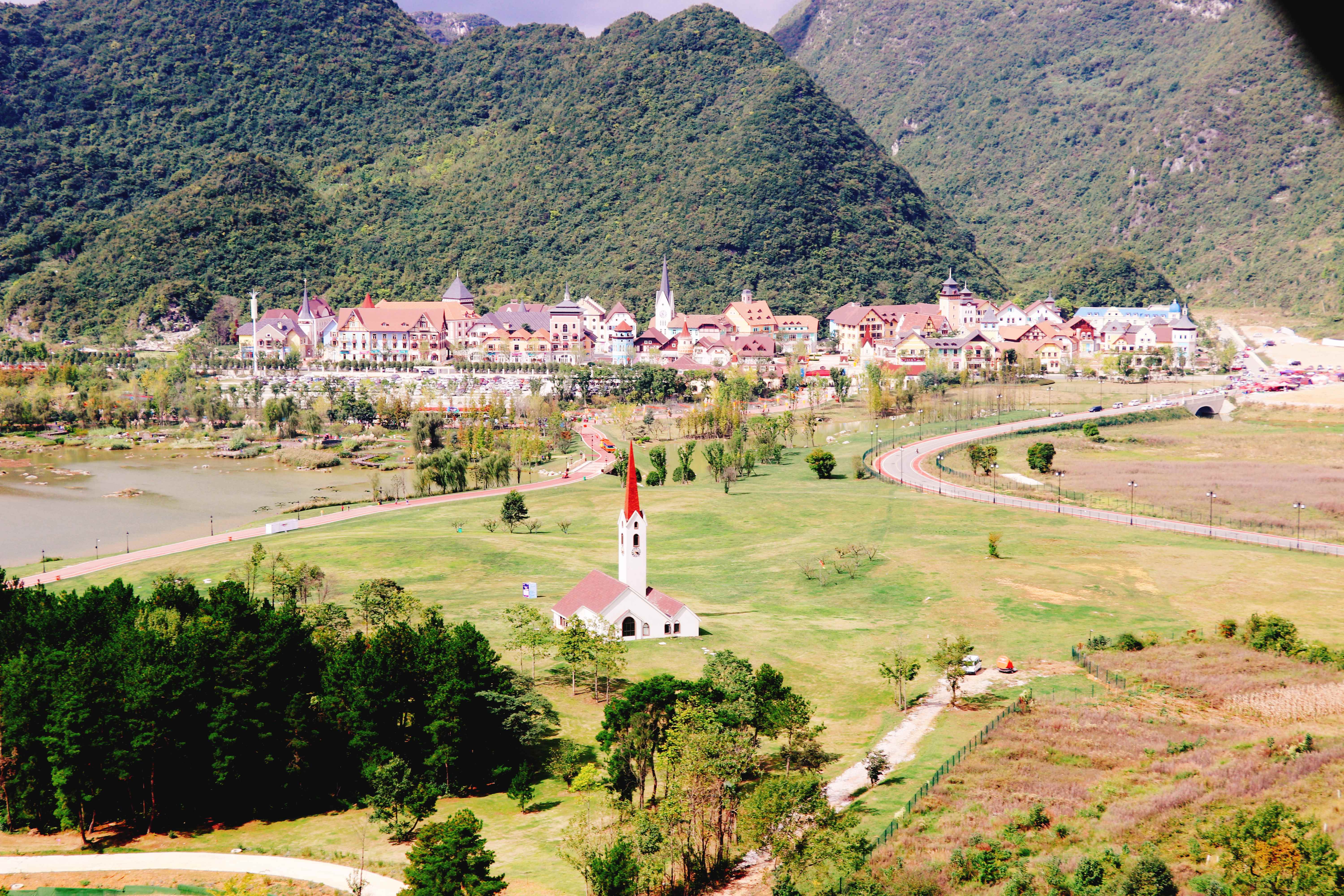 高举发展大旗汲取奋进之力,高举创新和产业发展大旗