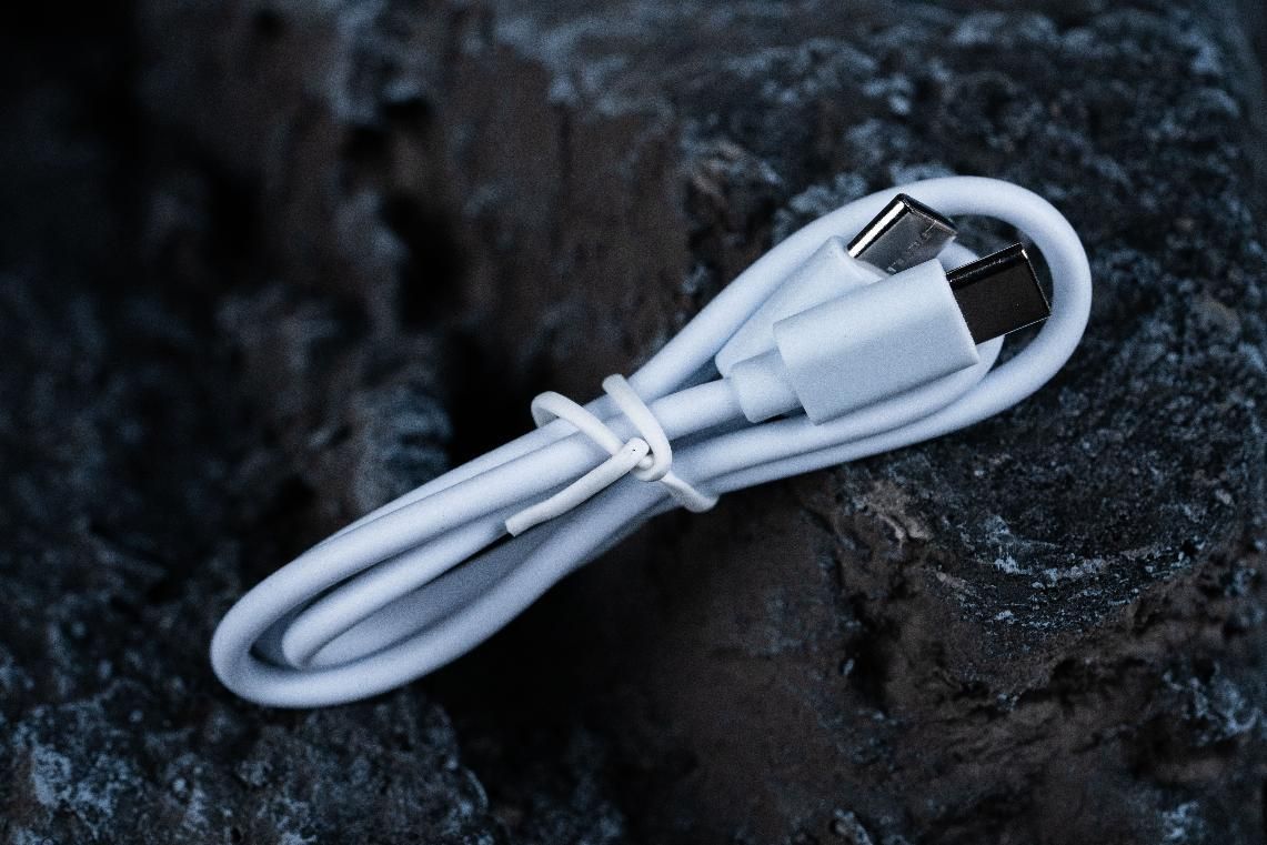 65w磁吸充电宝带支架,一款简约的磁吸充电宝还可当支架