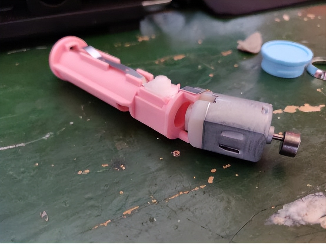 哪个牌子的电动牙刷好用不伤牙,儿童电动牙刷不伤牙齿刷的干净