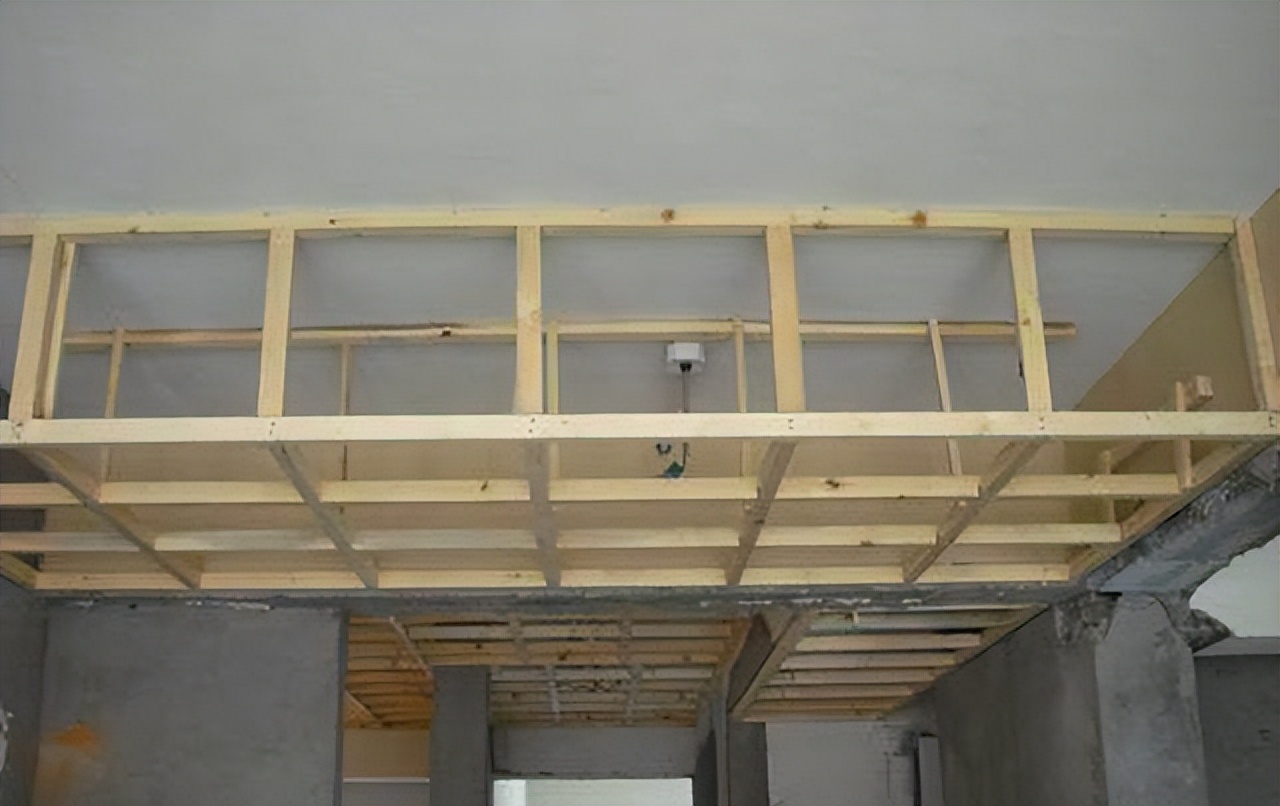 装修吊顶用木龙骨好还是轻钢龙骨,石膏吊顶木龙骨好还是轻钢龙骨好