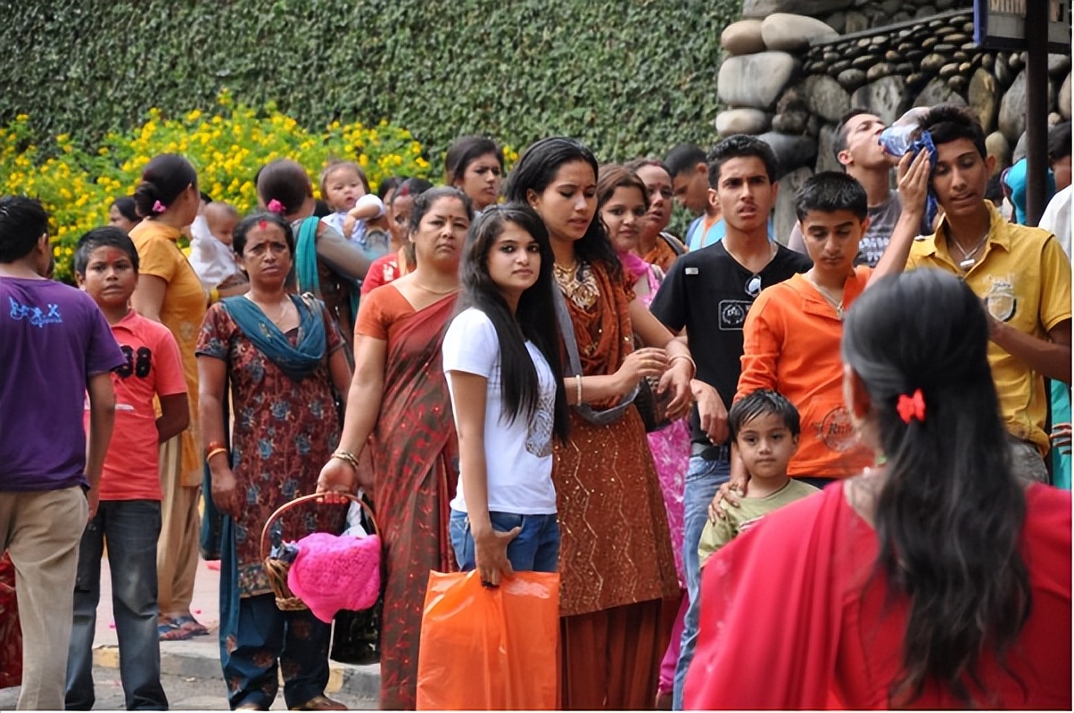尼泊尔美女嫁到中国要多少钱,尼泊尔美女嫁中国男友来告别