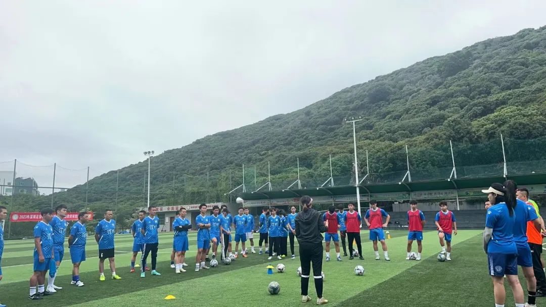 南山区专业的足球培训班联系方式,业余足球教练员培训班的通知