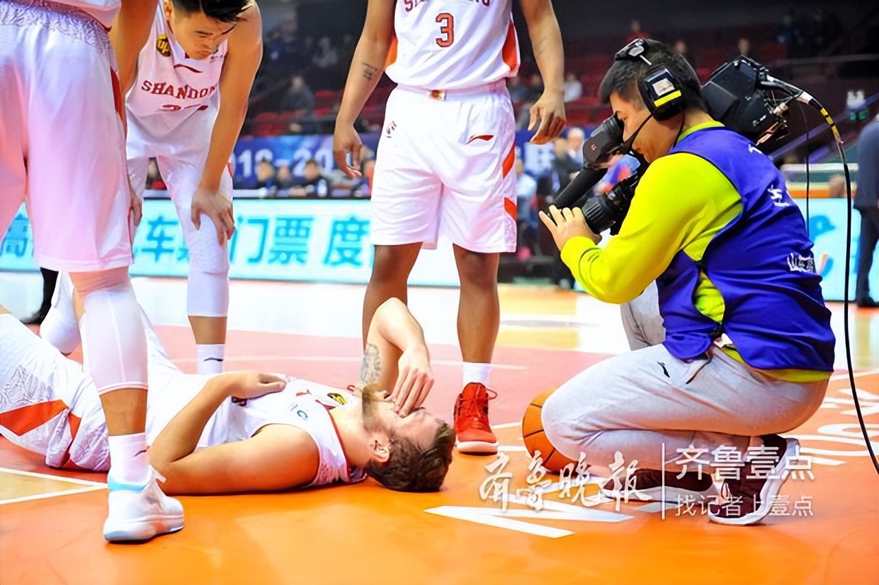 莫泰尤纳斯快攻,莫泰尤纳斯梦幻脚步nba