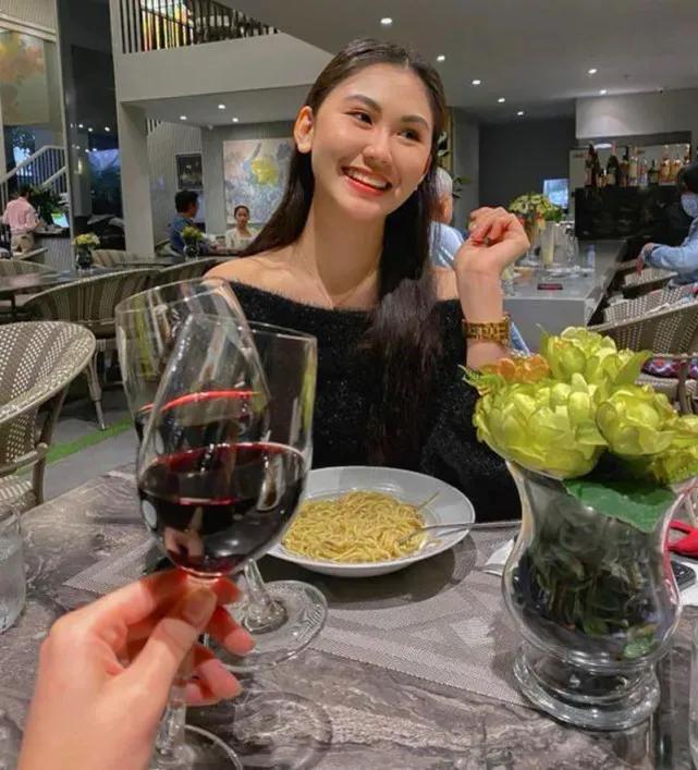 23岁空姐*体下**撕裂离奇死亡，体内竟测出11人DNA！结局出人意料…