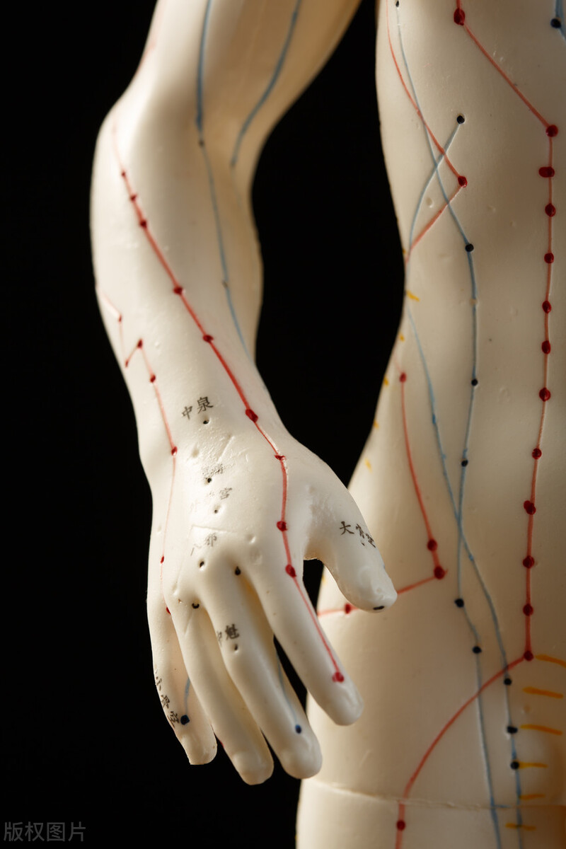 吃完饭胃老是咕嘟咕嘟响怎么回事,吃完饭肚子经常胀想打嗝