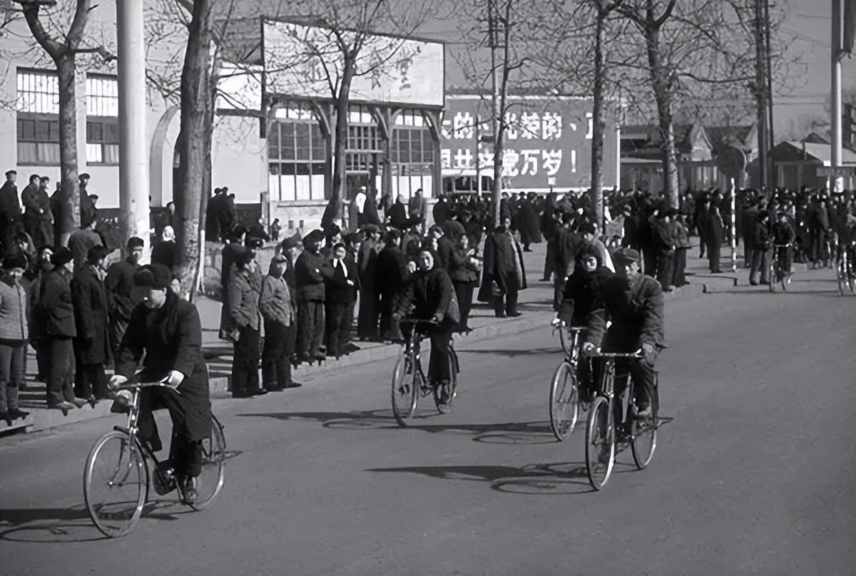 诈骗犯伪造周恩来签名，诈骗银行20万，分析物证发现：是内部人员