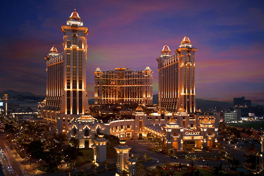 司徒玉莲与街市伟离婚没,街市伟与司徒玉莲是几岁结婚的