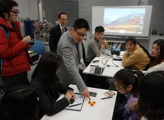 华中师范大学研究生,在夜市摆摊卖鸡爪,只因学了“天坑”专业