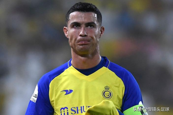 c罗晒与伊莲娜沙滩度假照片,c罗晒出和女友伊莲娜的最新合照