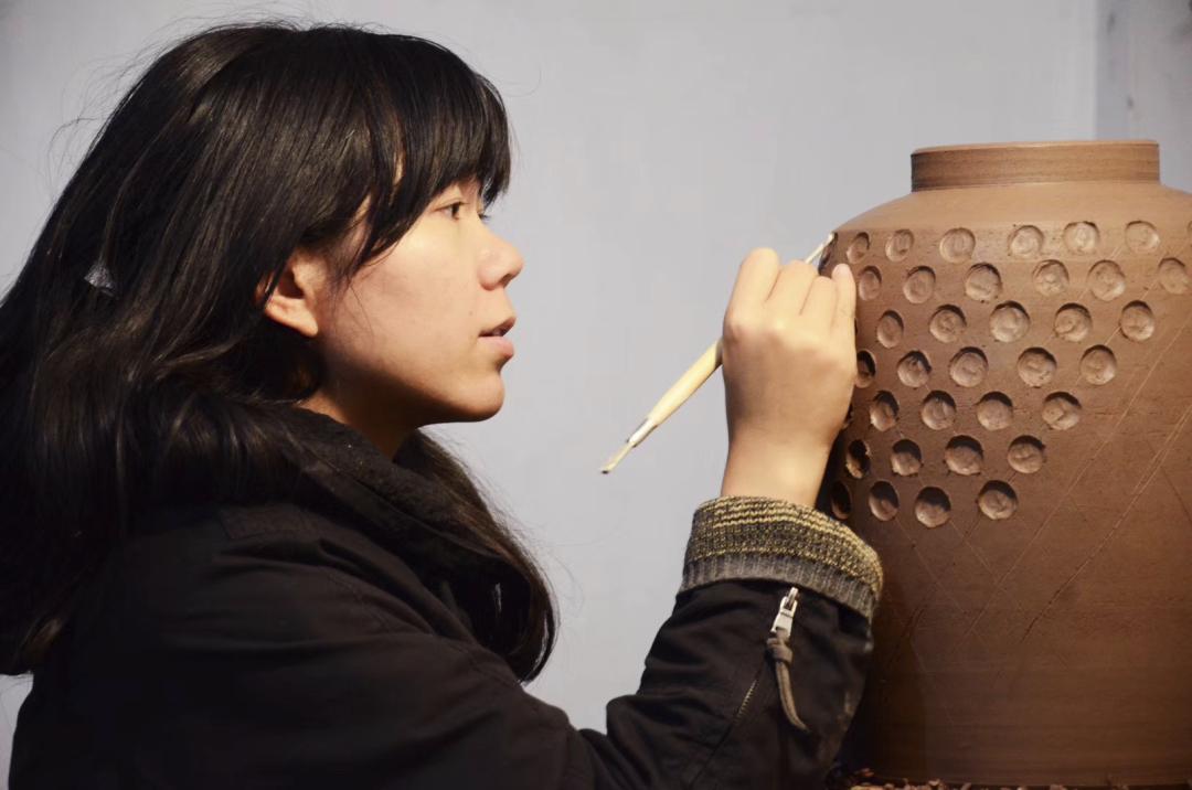 村子里的网红店，开了三年才有第一个爆款，如今上新秒无