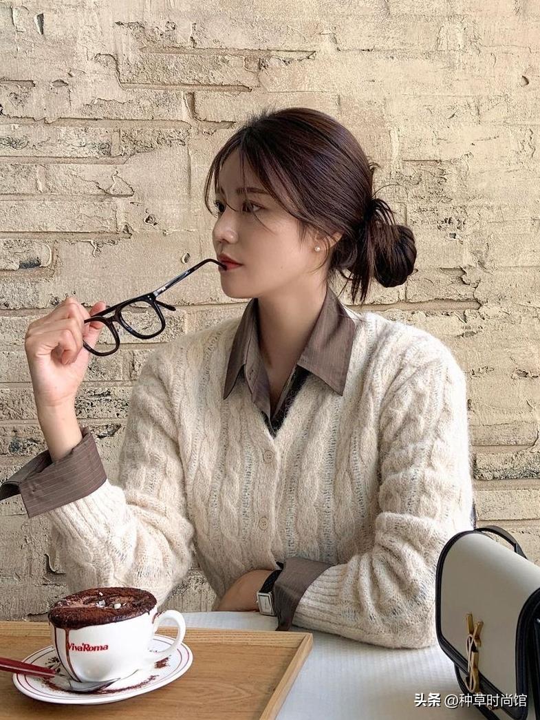 韩国小姐姐冬日穿搭,拜托冬天穿短袖