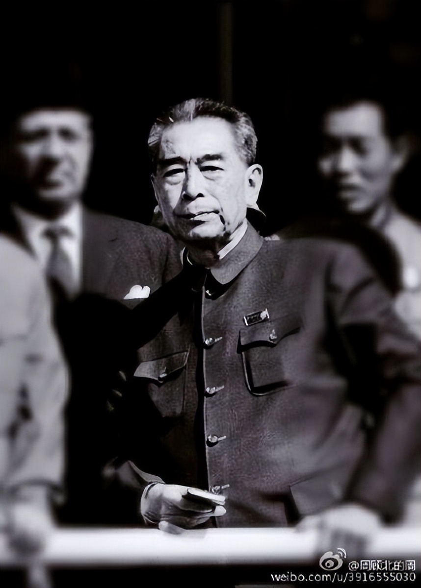 周总理逝世3小时后遗体被解剖，医生泪如雨下：总理该有多痛啊！