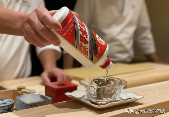 近年来越来越多的日本人到中国,日本国庆假期大量游客涌入