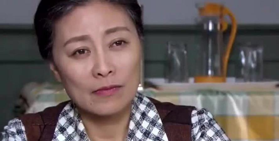 退休金被亲家盯上了？改口之后的真相让我感到心酸