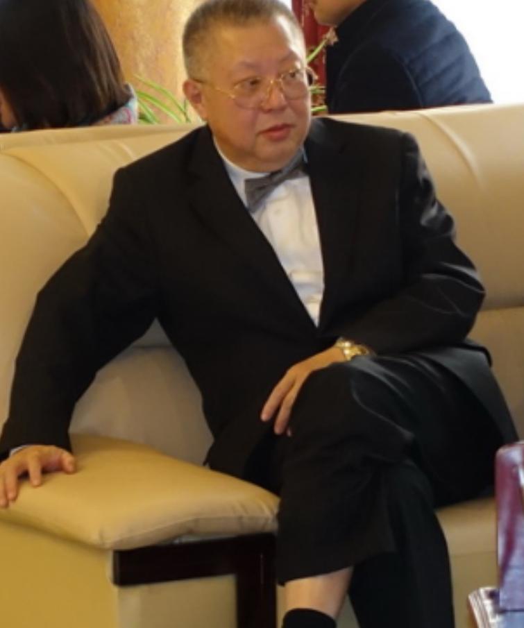 李亨利真实身份曝光,吃中国饭砸中国