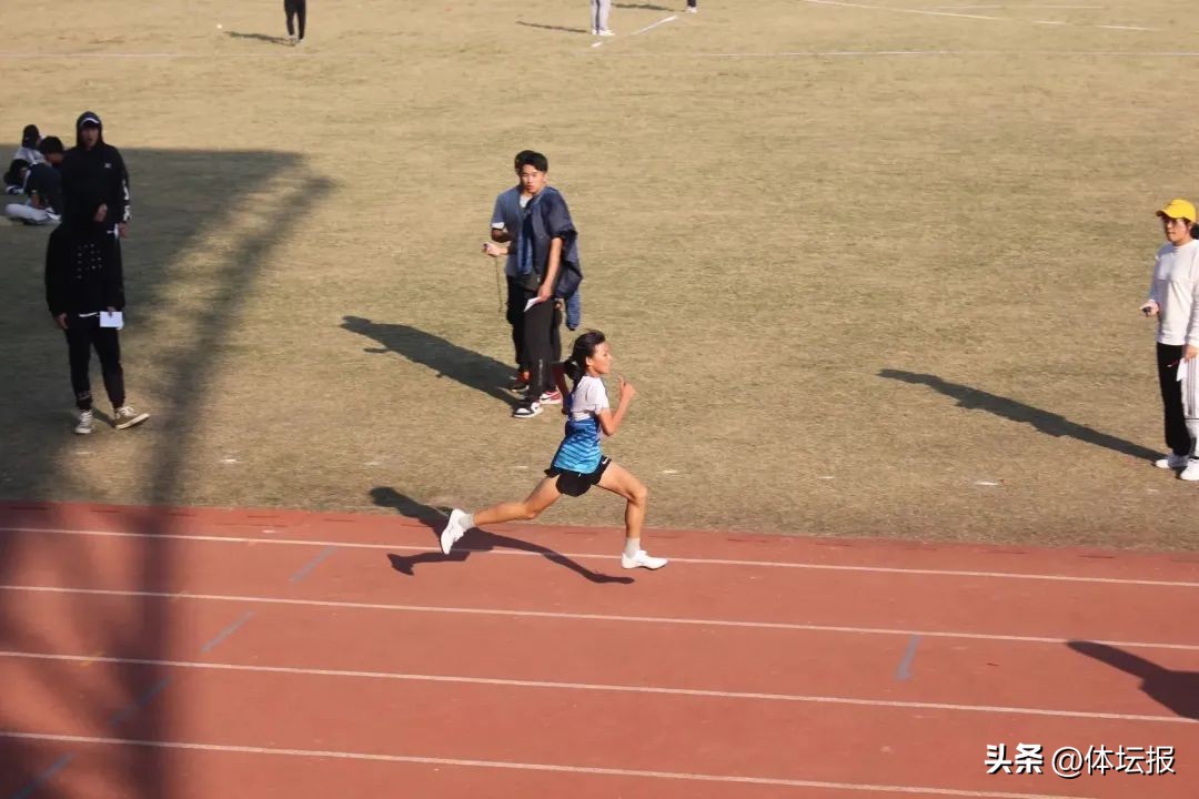 五人领奖台,5人比赛6人领奖