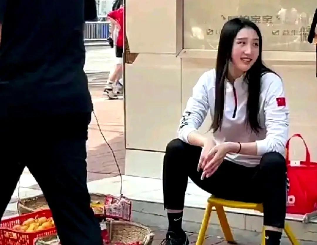 90后运动员退役受伤卖水果,90后受伤运动员卖水果