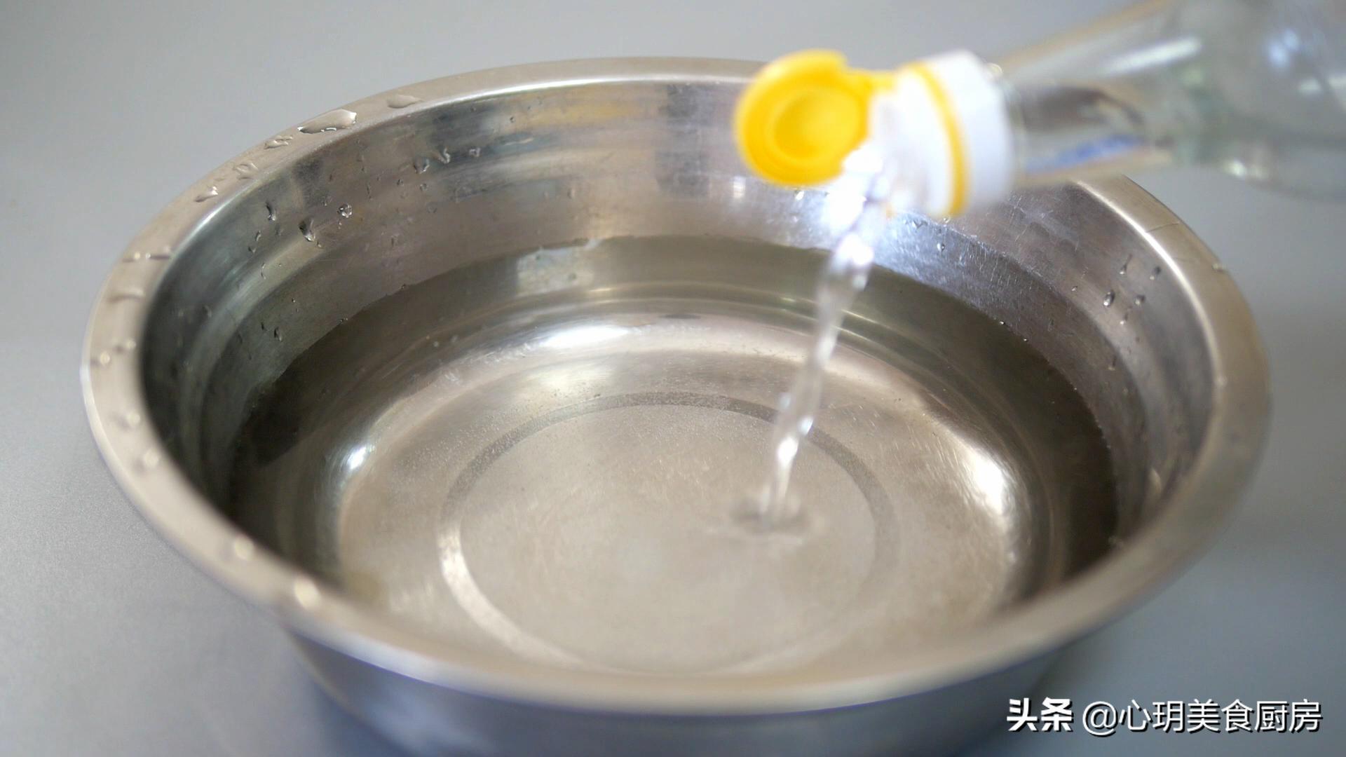 怎么用土豆炸薯片最简单的方法,在家用土豆就能做的炸薯片