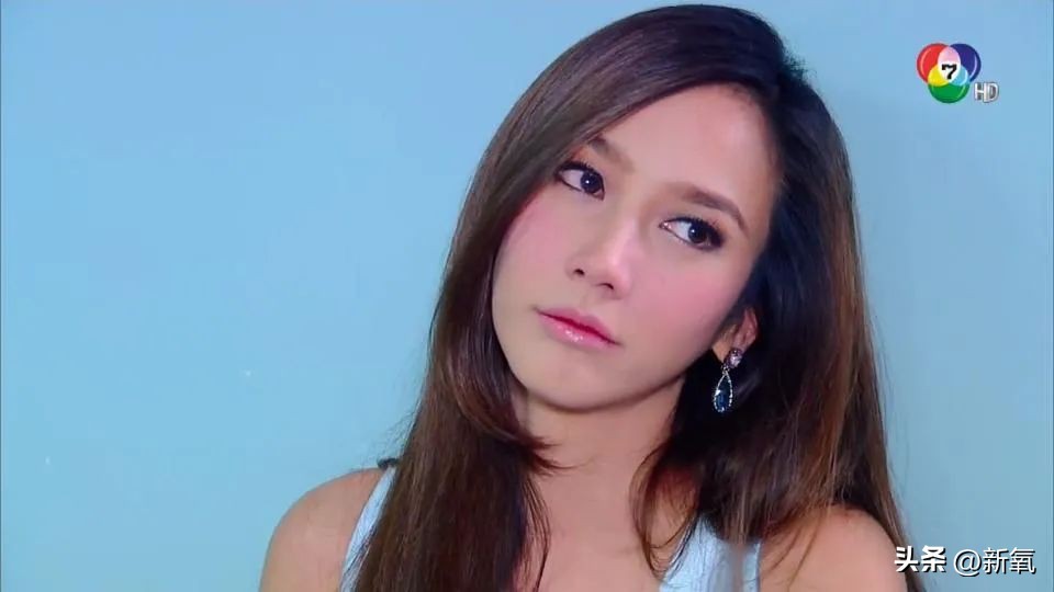 出道幻视Lisa后期艳过AB，为什么这张脸怎么折腾都好看啊…