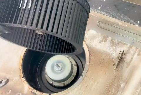 海尔侧吸式油烟机拆卸清洗全过程,海尔侧吸油烟机挡板怎么拆卸