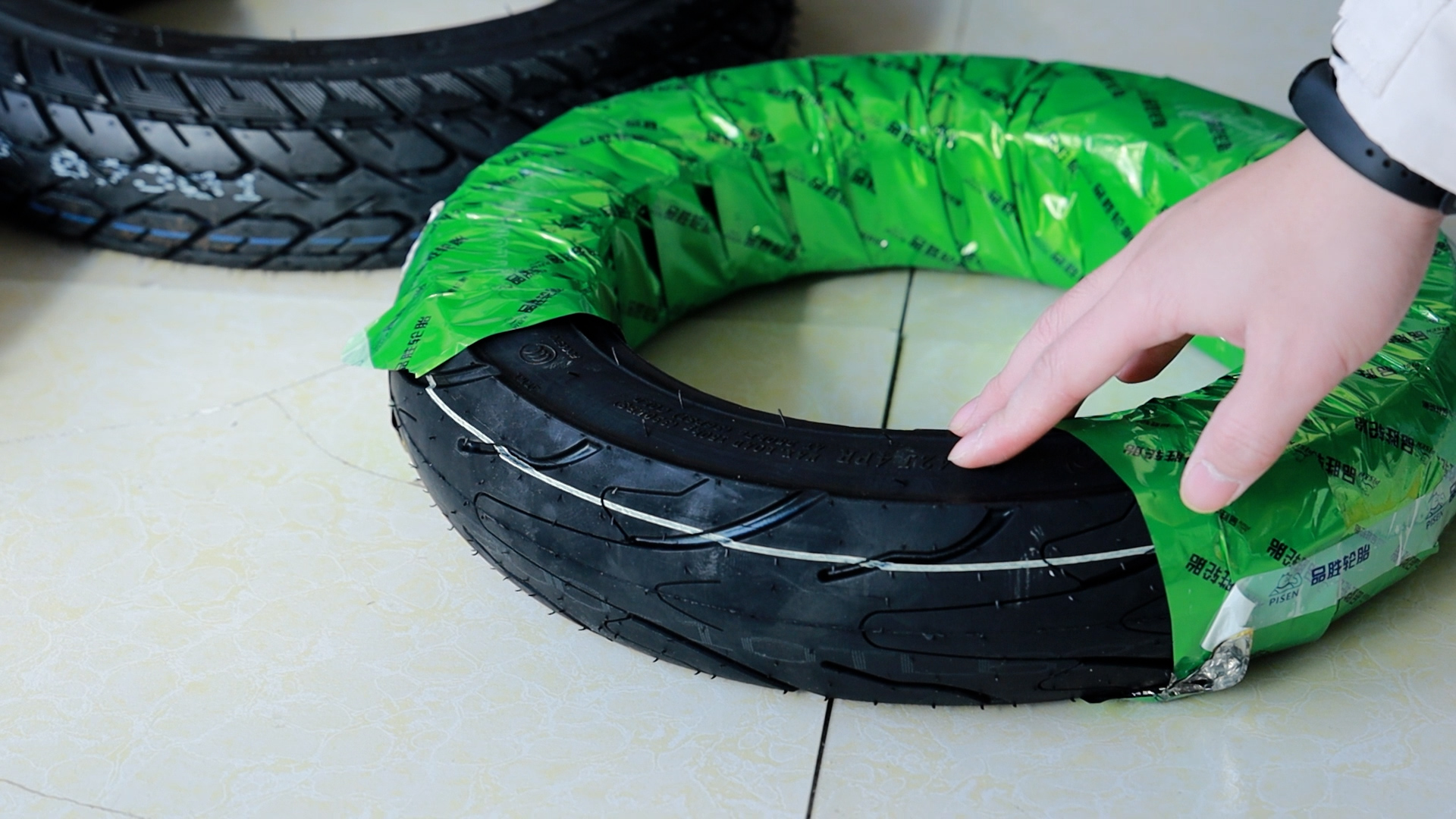 电动车防爆防扎钢丝真空胎,电动车真空胎如何选择