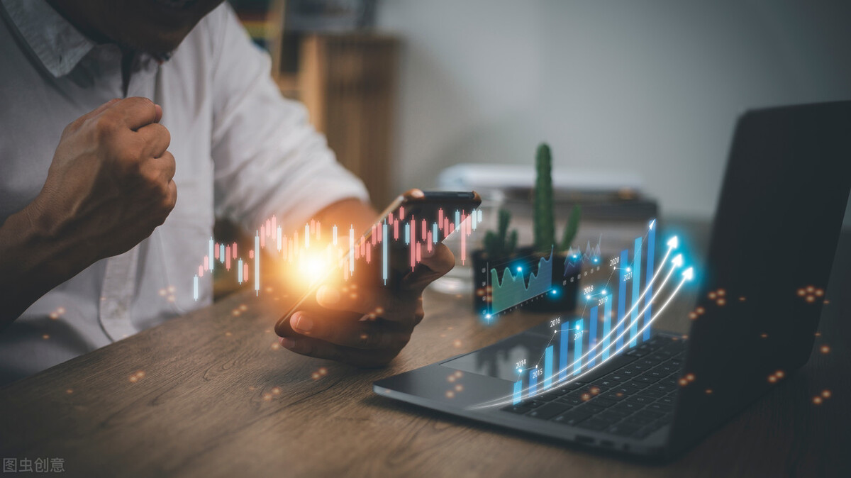 股市大跌100点后反弹,股市大盘指数上涨8000点