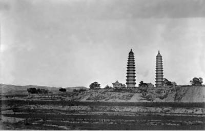 女子穿侵华日军服装摆拍新闻视频,女子身着日本侵华军装露脸