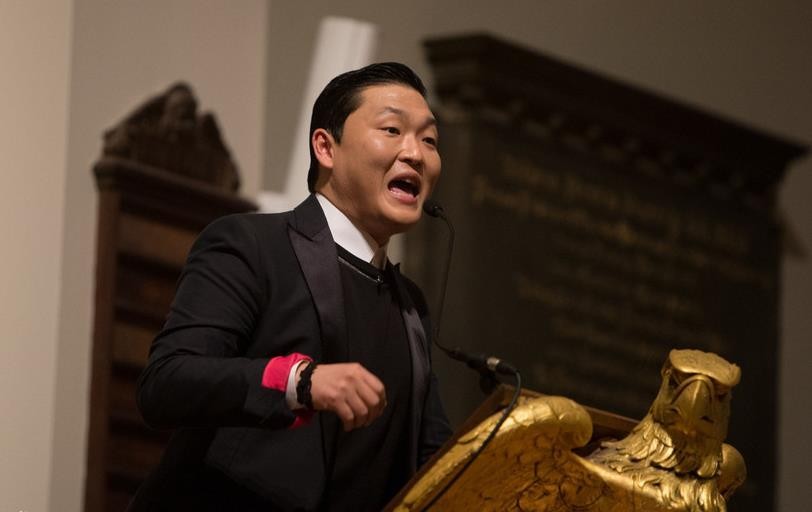 富不外露鸟叔：创造历史记录的骑马舞，却差点把他好友逼上西天？